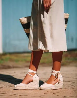 Espadrilles à talons compensés en toile beige à rubans